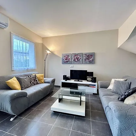 Maison Moderne 4 Pieces Climatisee, Proche Plage, Avec Jardin, Terrasse Couverte Et Parkings Securises - Fr-1-226-279